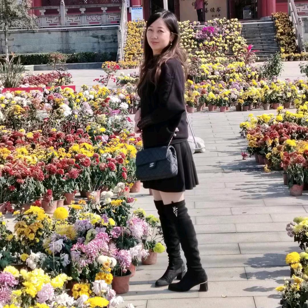 风雨中英英姐