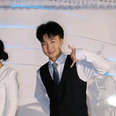 幼儿园的游泳哥哥