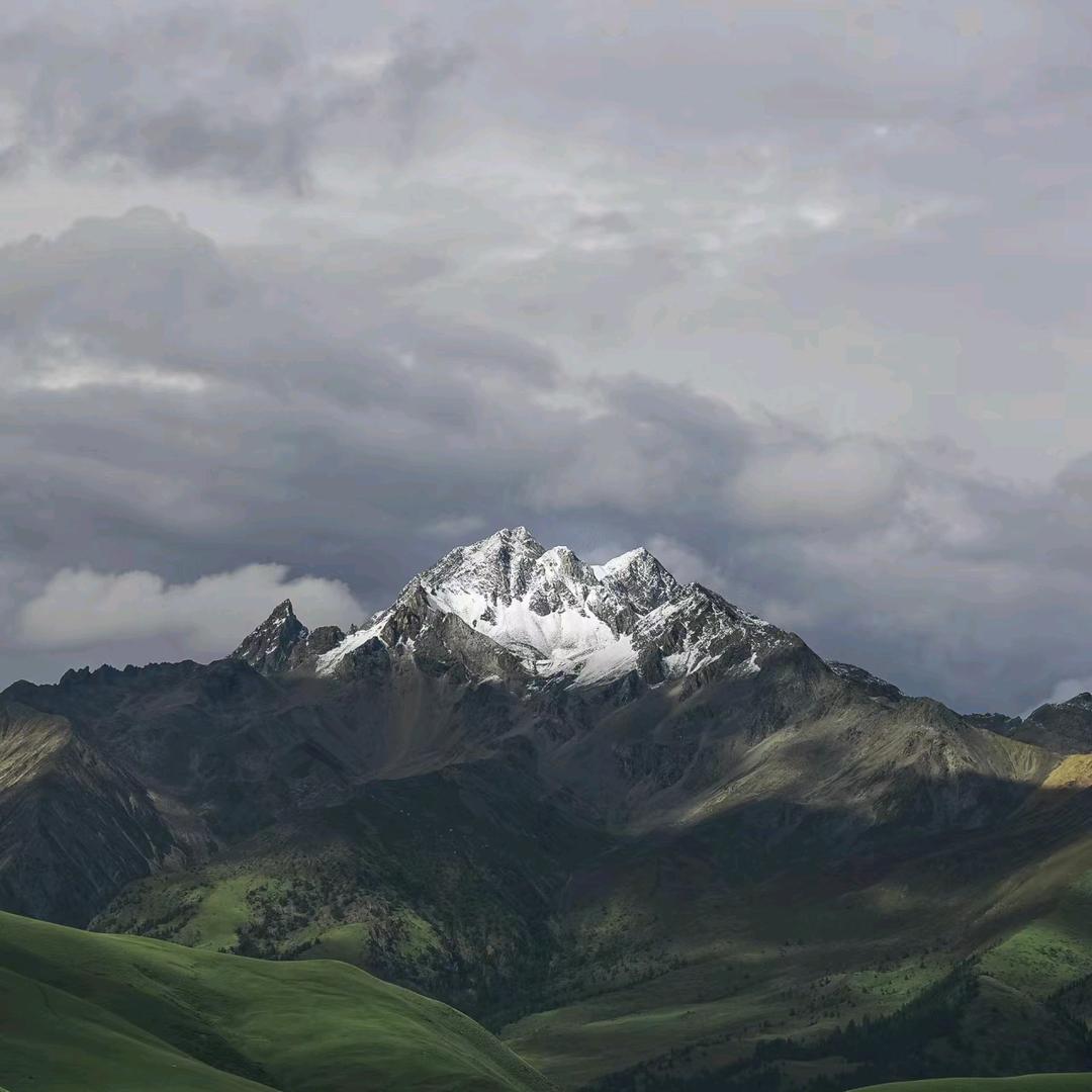 山..