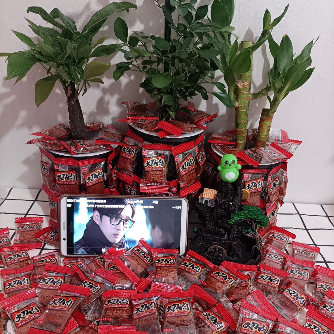 吃着零食～追着剧