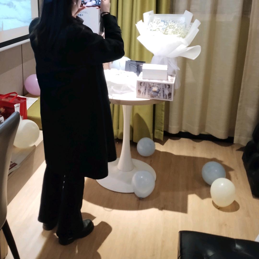 又是一个被爱伤过的人