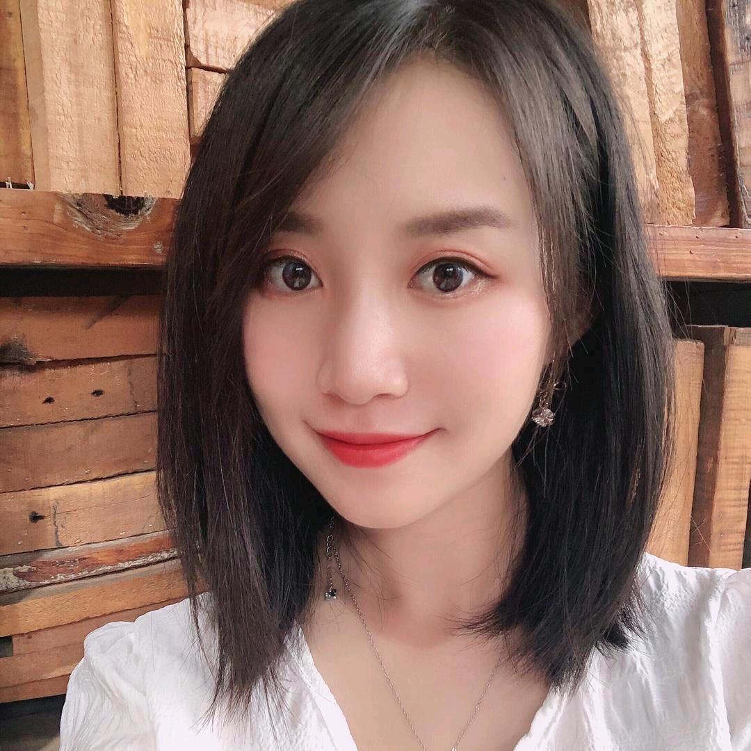嘟嘟嘴的薇儿