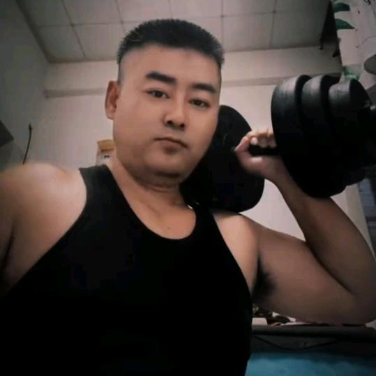 阿宇🐻爱吃饼干