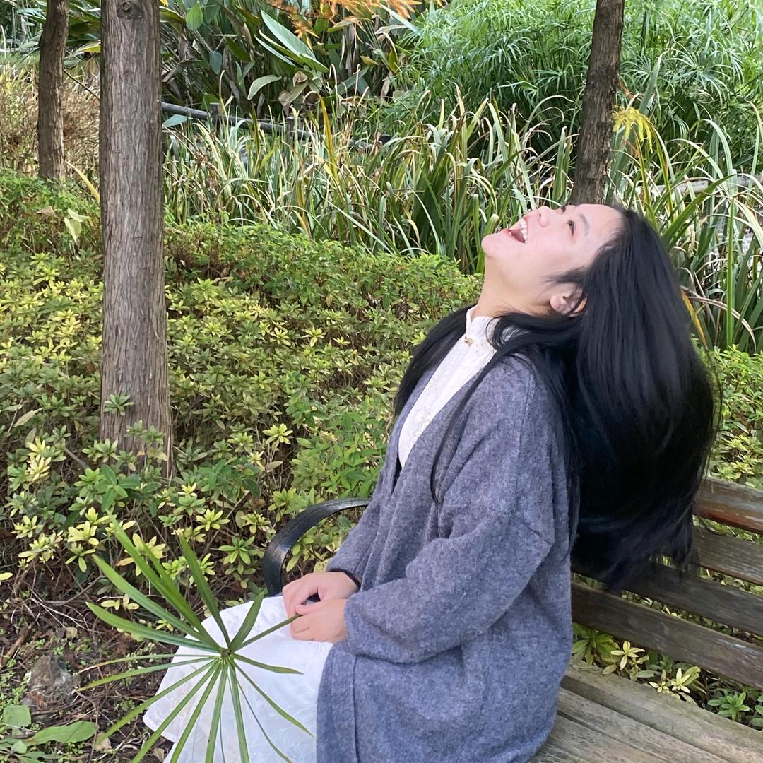 江江.