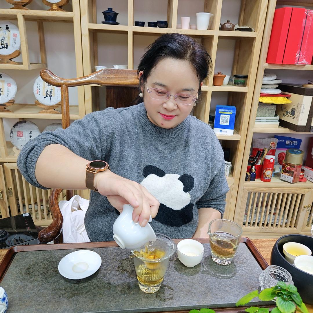 清秀（露瀚茶庄）