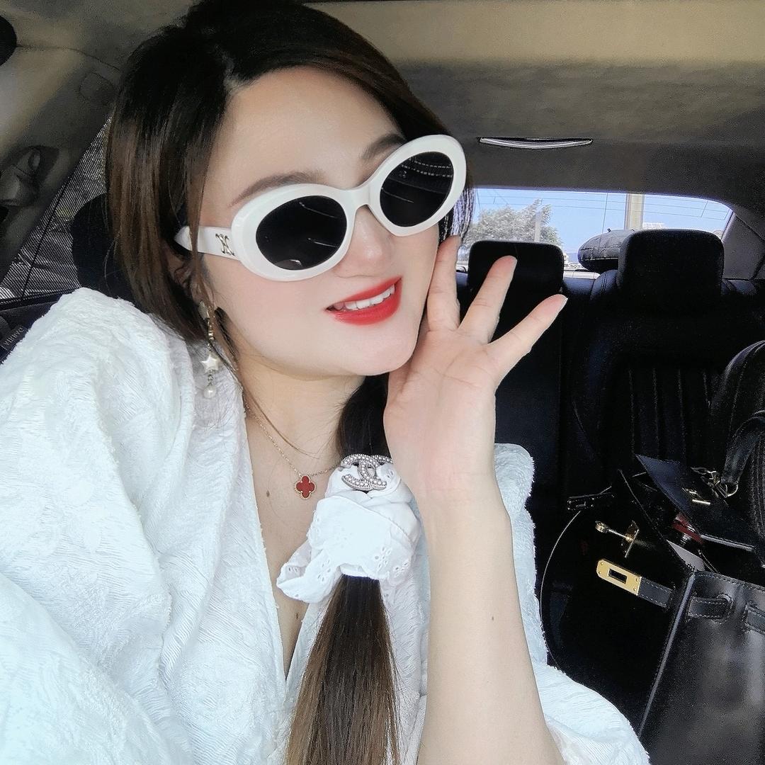 小哈亲！💃