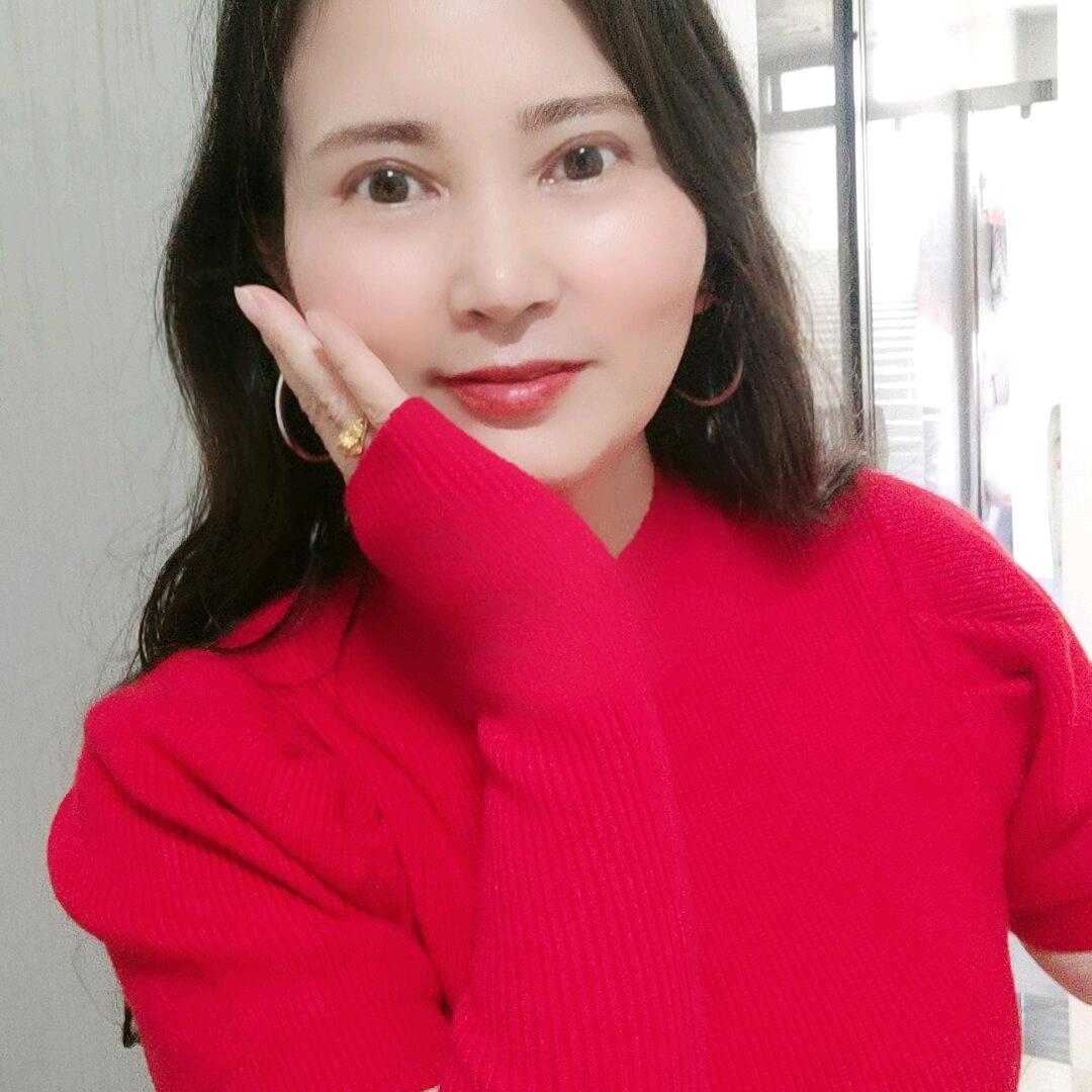 冯美姐《 大人 佣 品 》