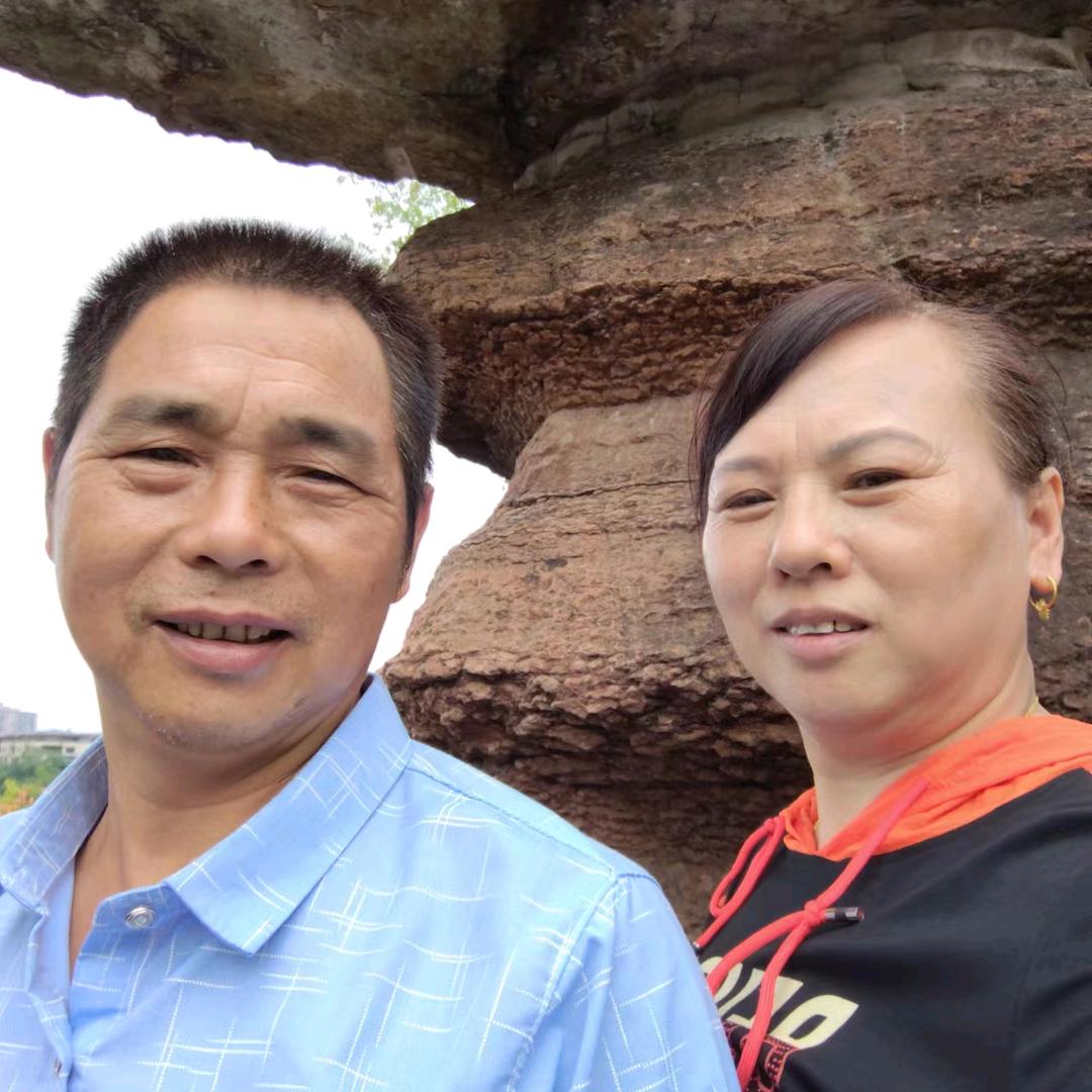 两个孩子的爸爸还是快乐的？。