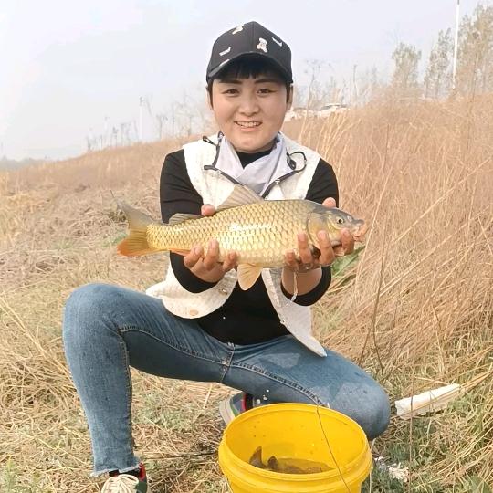 小裴爱钓鱼