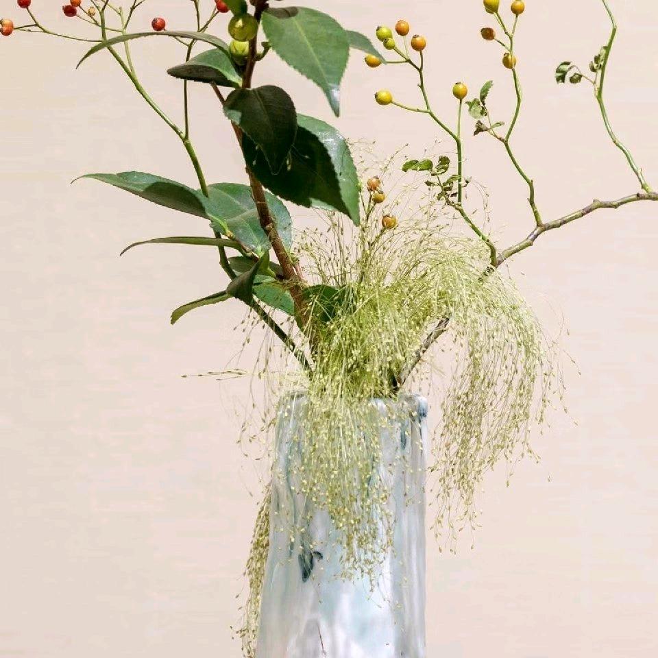 雪花飞舞，