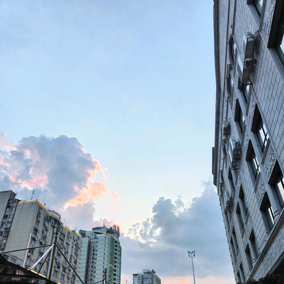小新在打滚