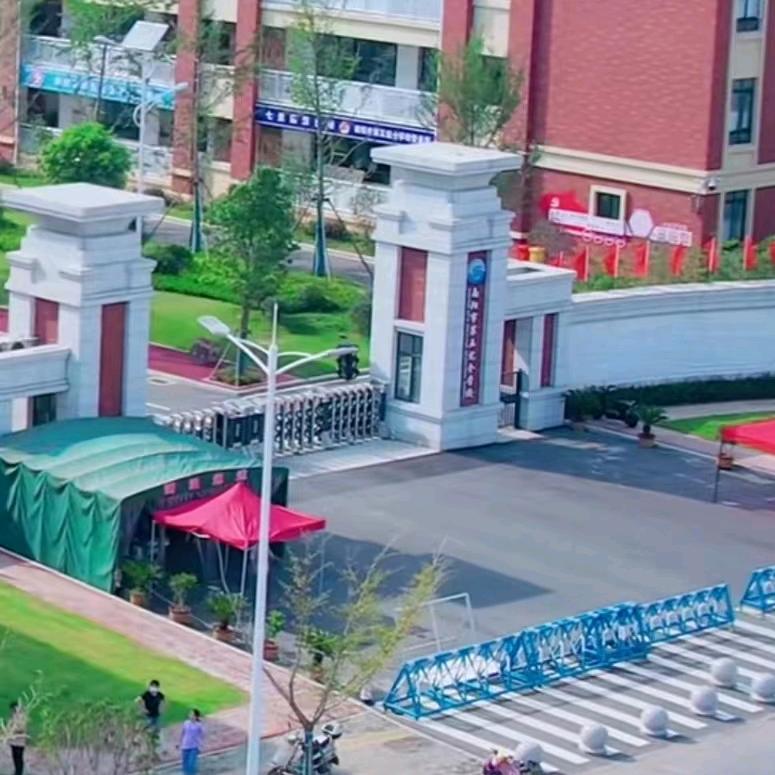 阳光宿舍（五完对面）