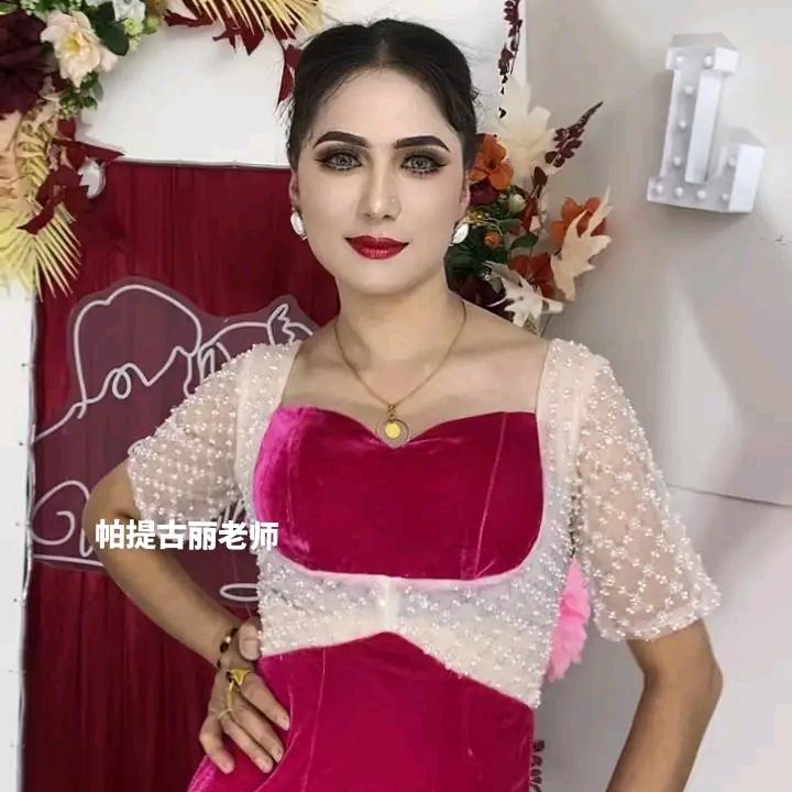 Uz KeLiNqAk 化妆师