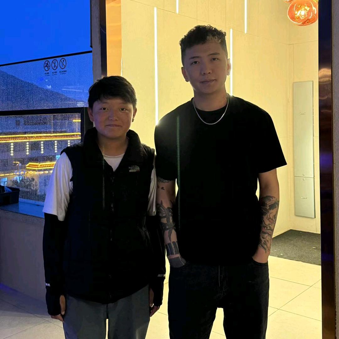 《青春锅庄团队》 小扎西