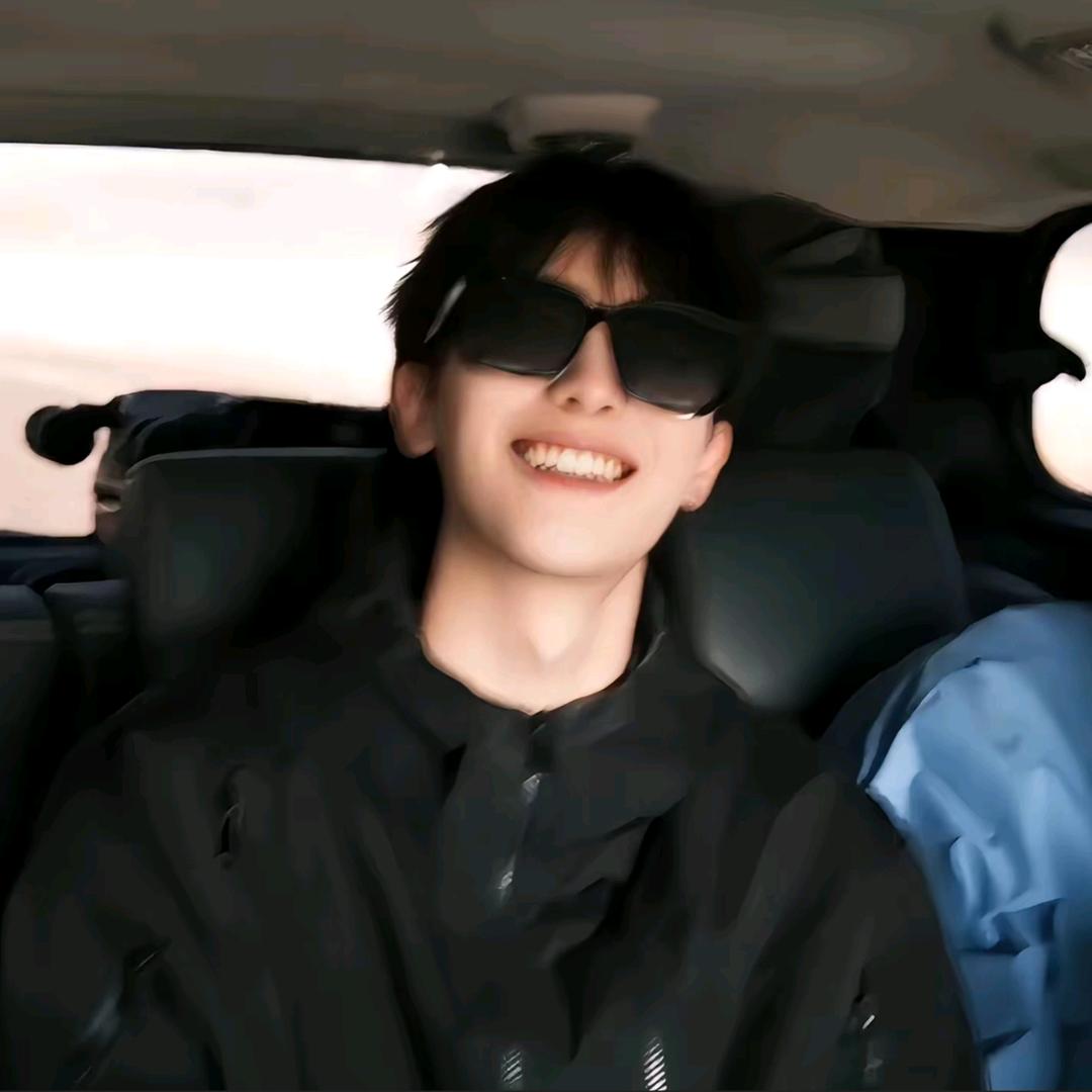 屋顶上的拾荒人.