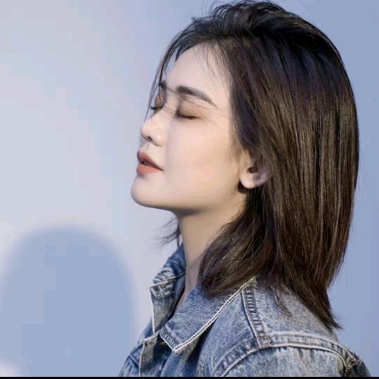 何 晓 英 （日常）