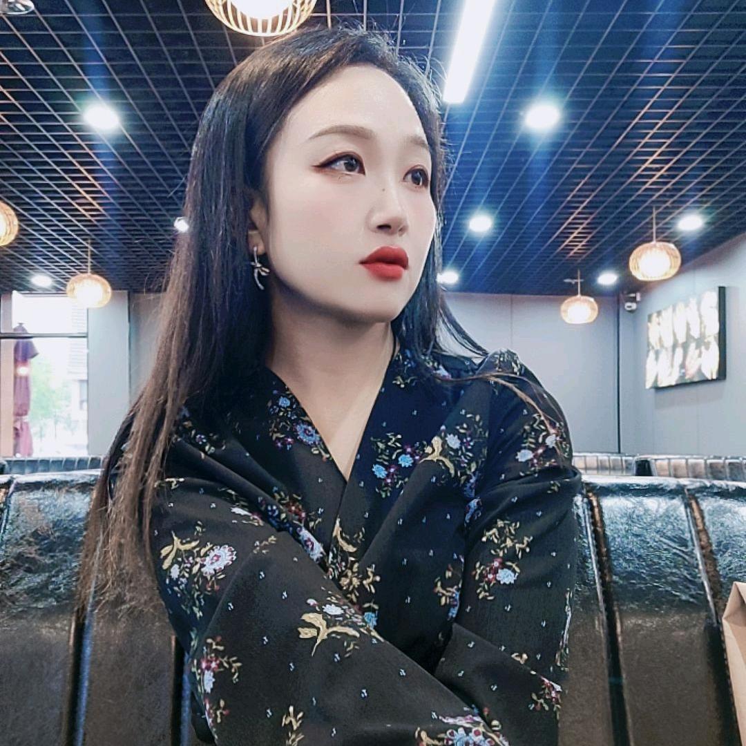 小丁爱吃鱼🐳{努力版}