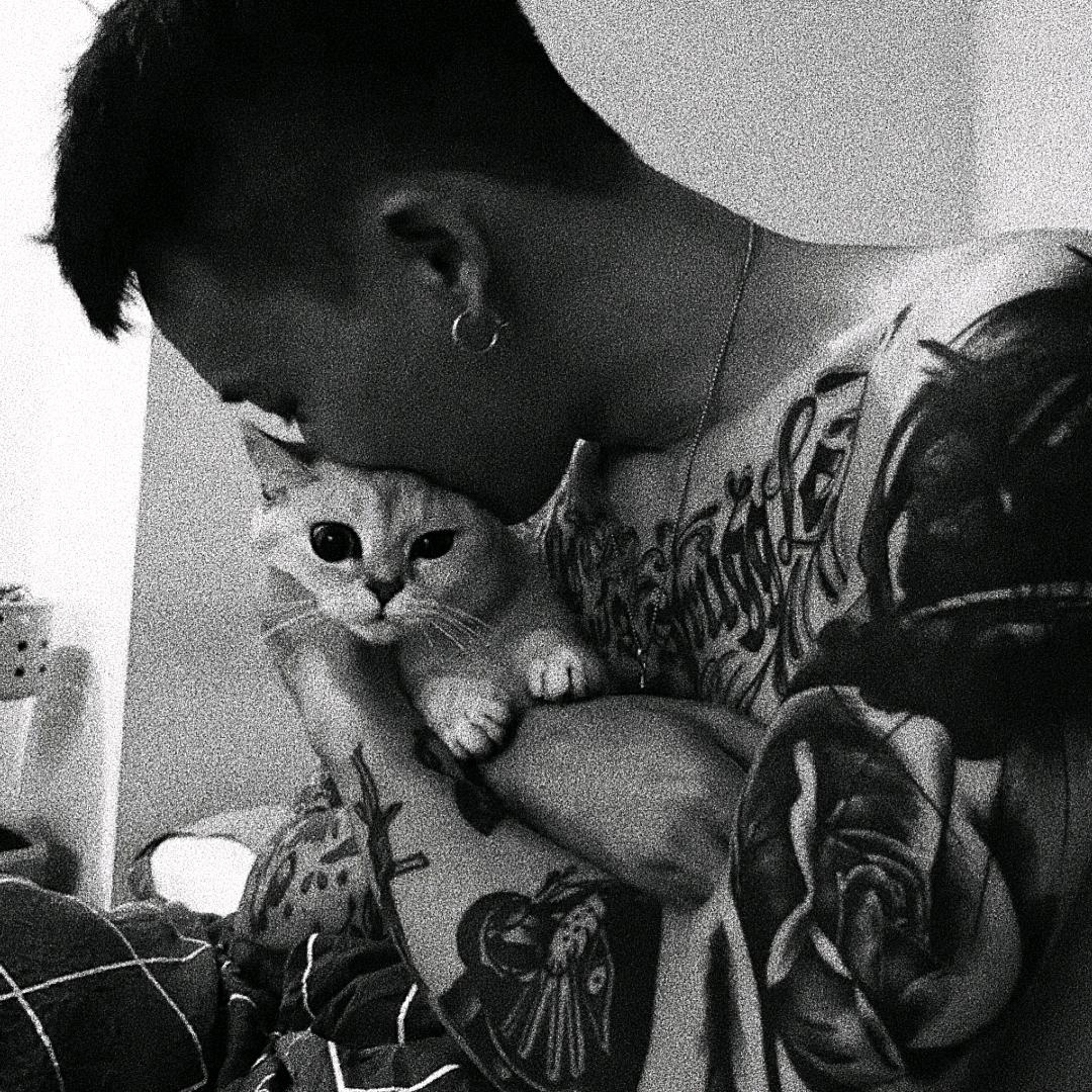 臭小