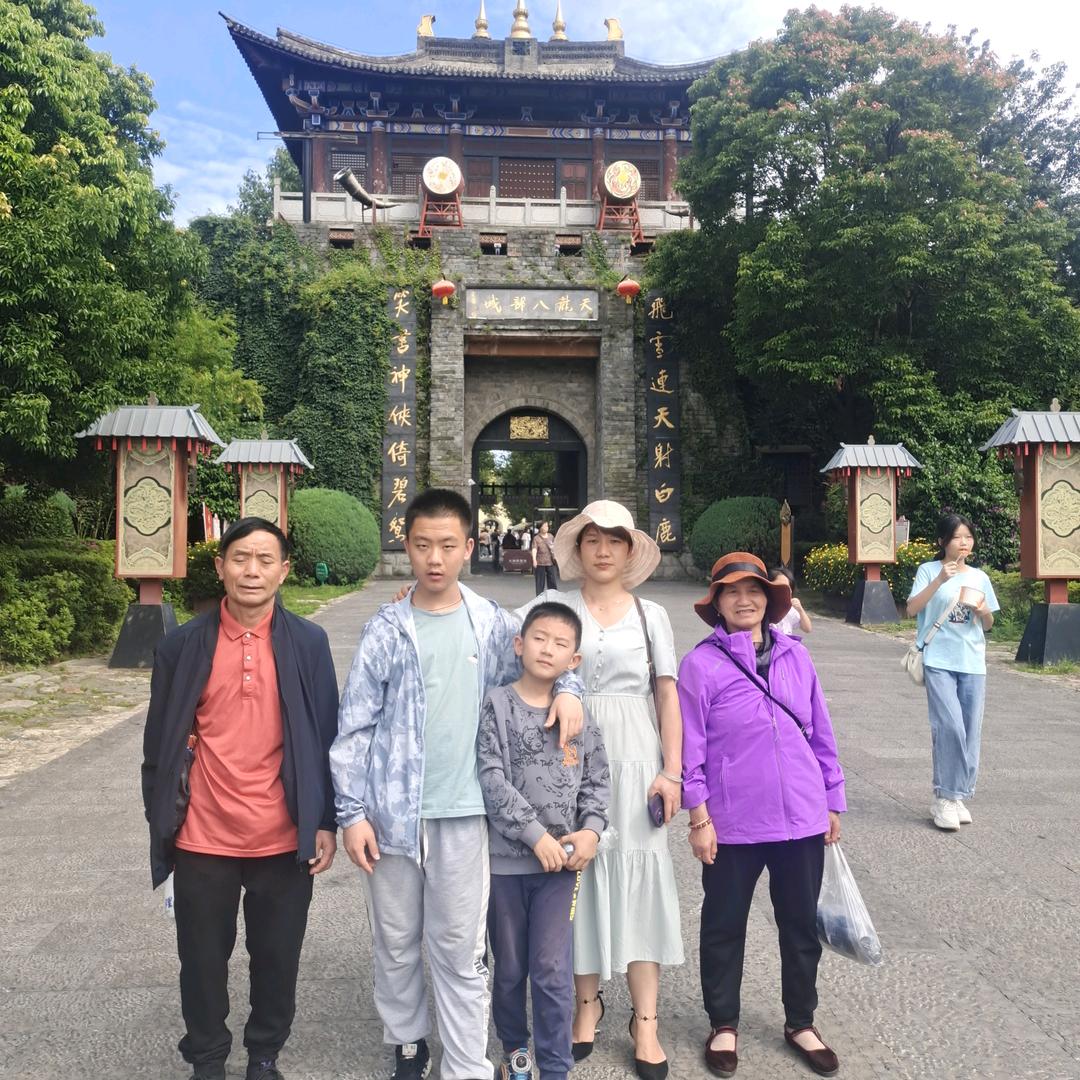 彝人，鳳建軍   也