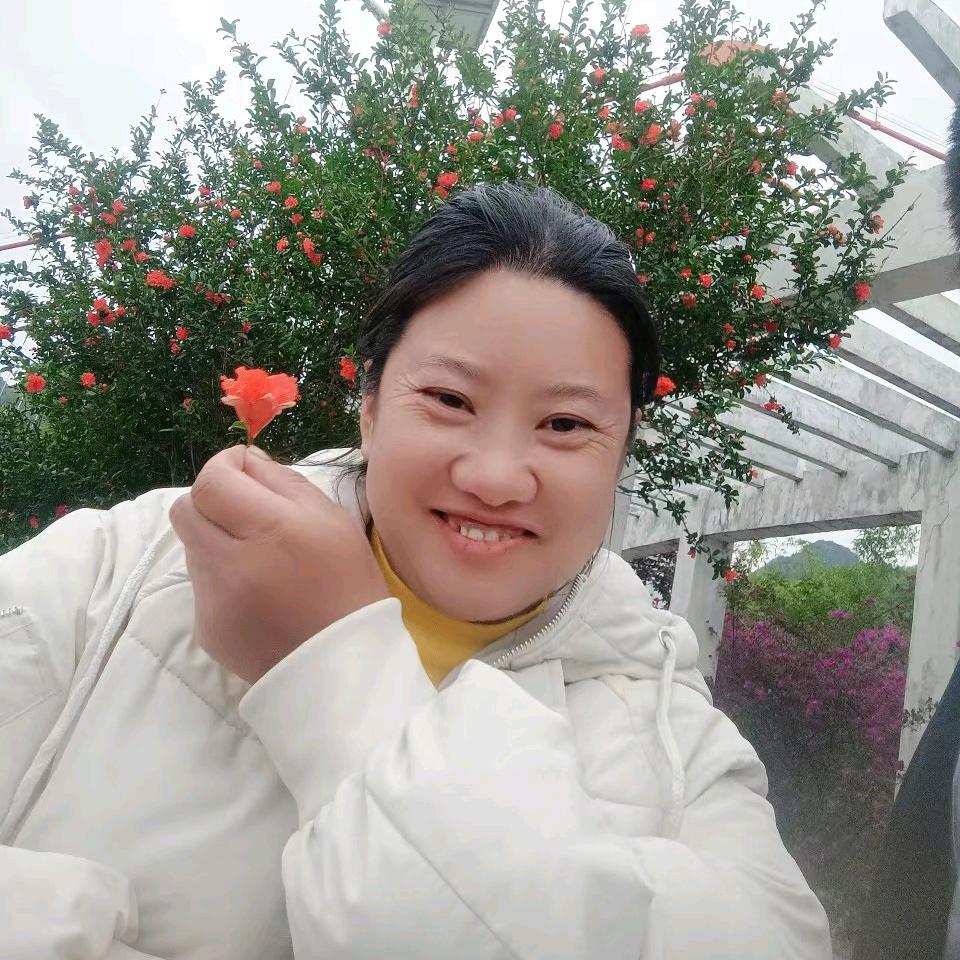 杨小英