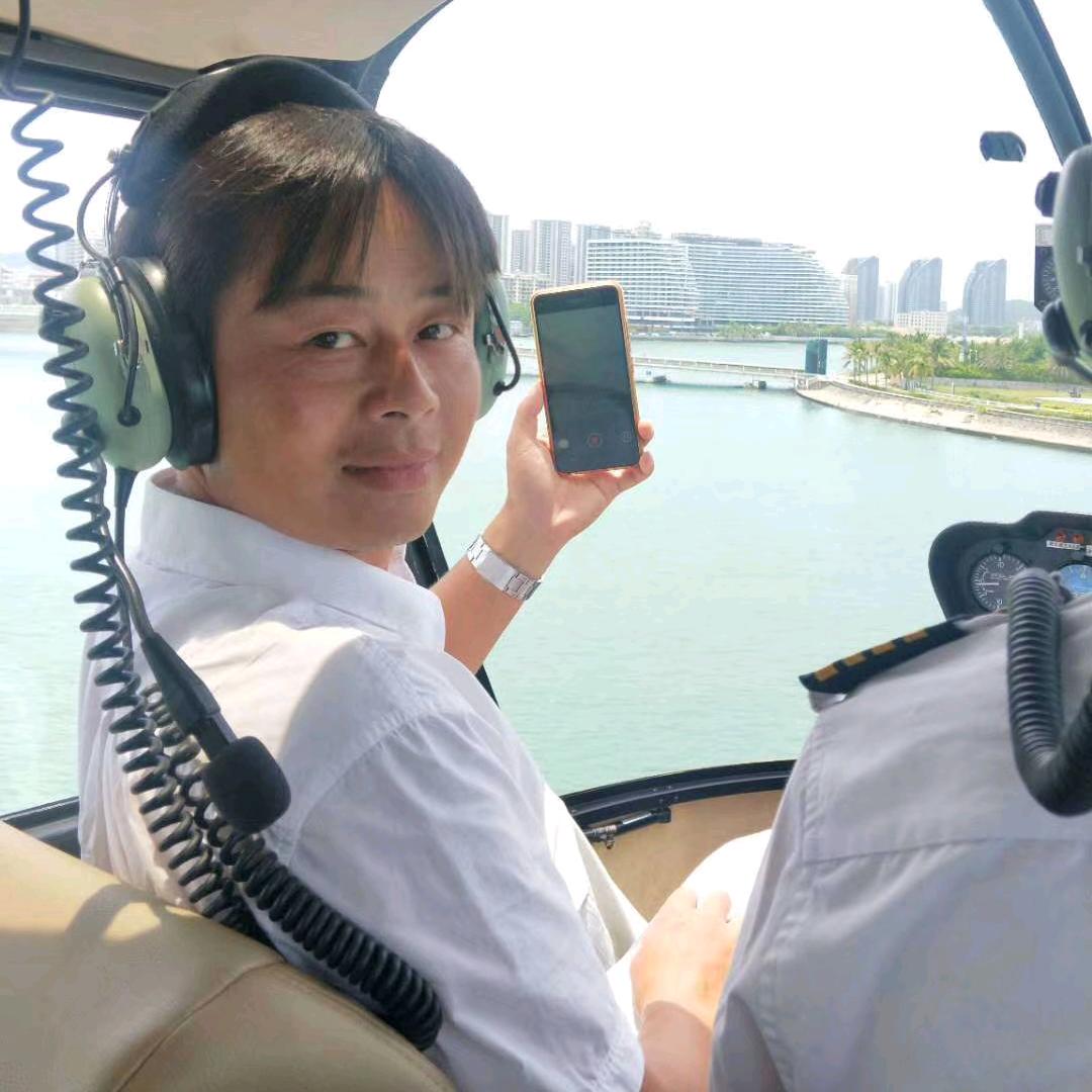 ( ͡ _ ͡°)ﾉ⚲ ♫