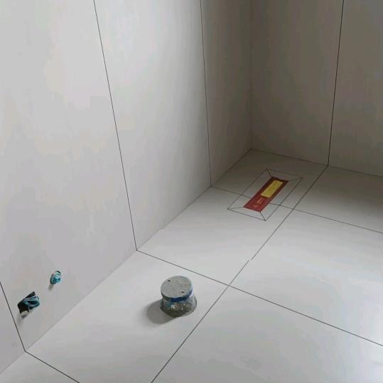 80后扬帆起航铺砖