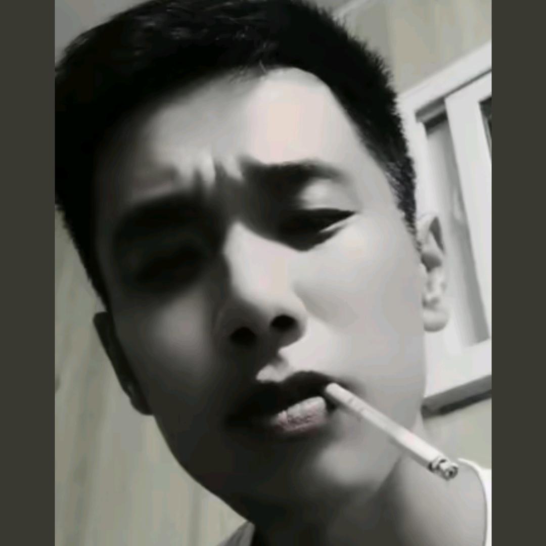 爱嗑瓜子的兔子