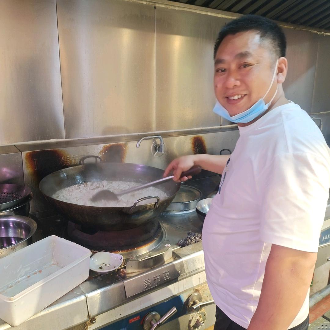 半碗码鲜肉米粉铺