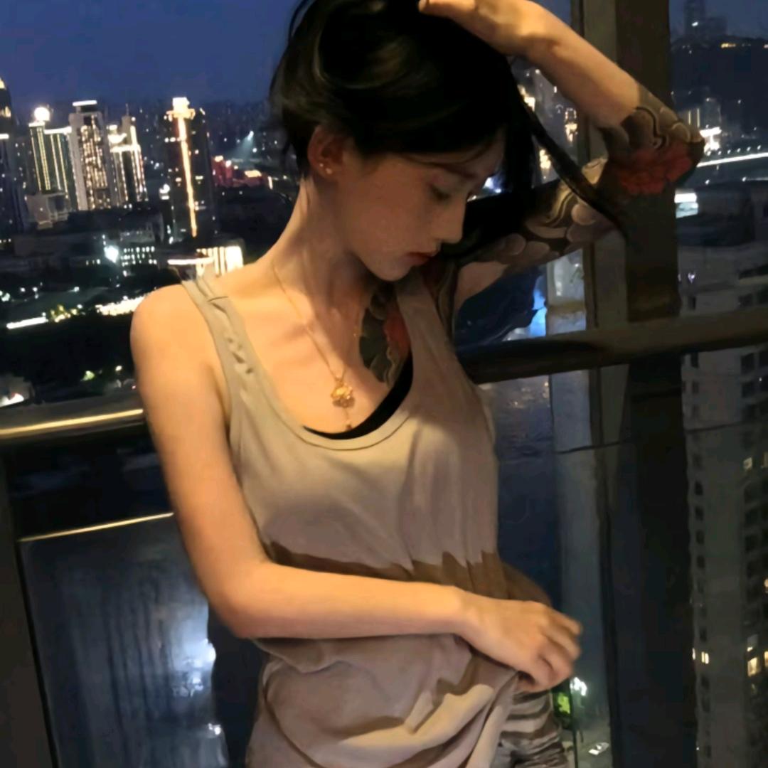 成为折叠屏的《防.》