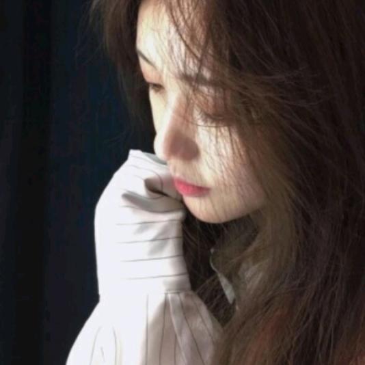 短发女人（拒绝私聊）