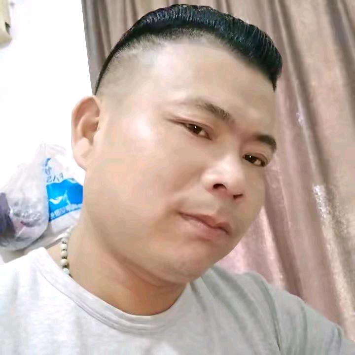 心爱之人心有所属。