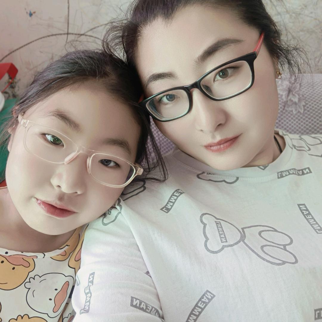 W  X  J ( ﹡ˆoˆ﹡ )小娟