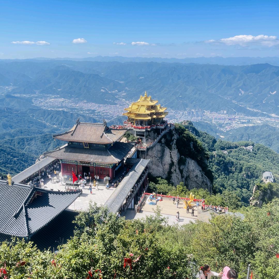 ╰つ怀中揽山河
