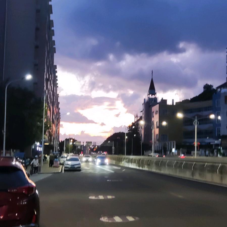 a浮云，命里有时终须有，命里无时莫强求。