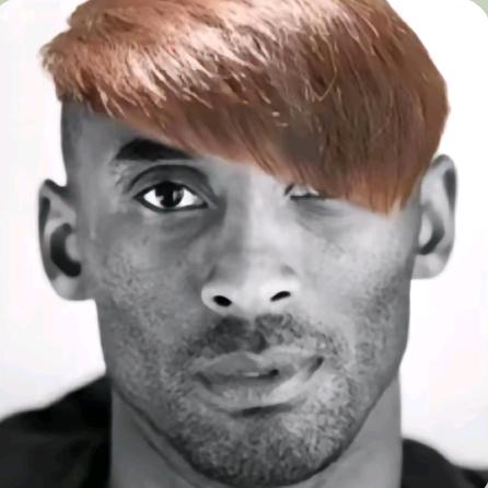 她的毕业照真的很美