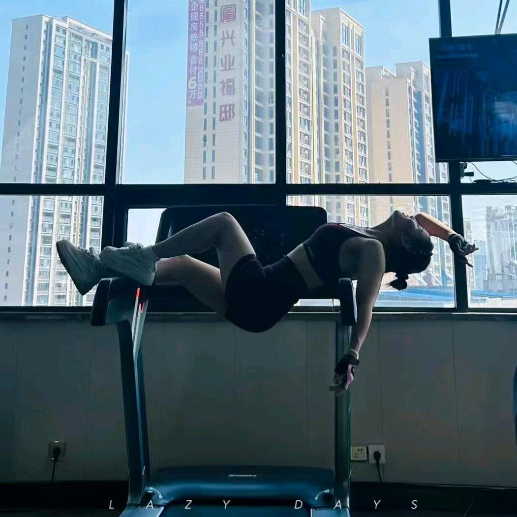 左右吖