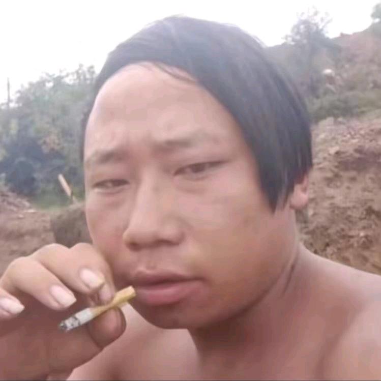 喜欢大红的鼠鼠