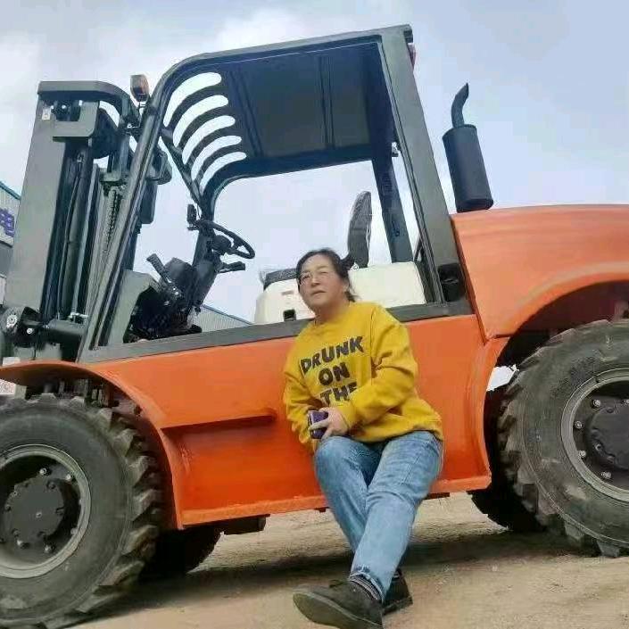 博峻叉车大王姐