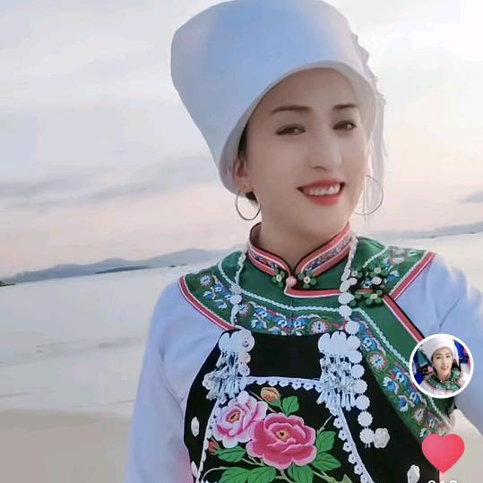 蒙星成族服饰