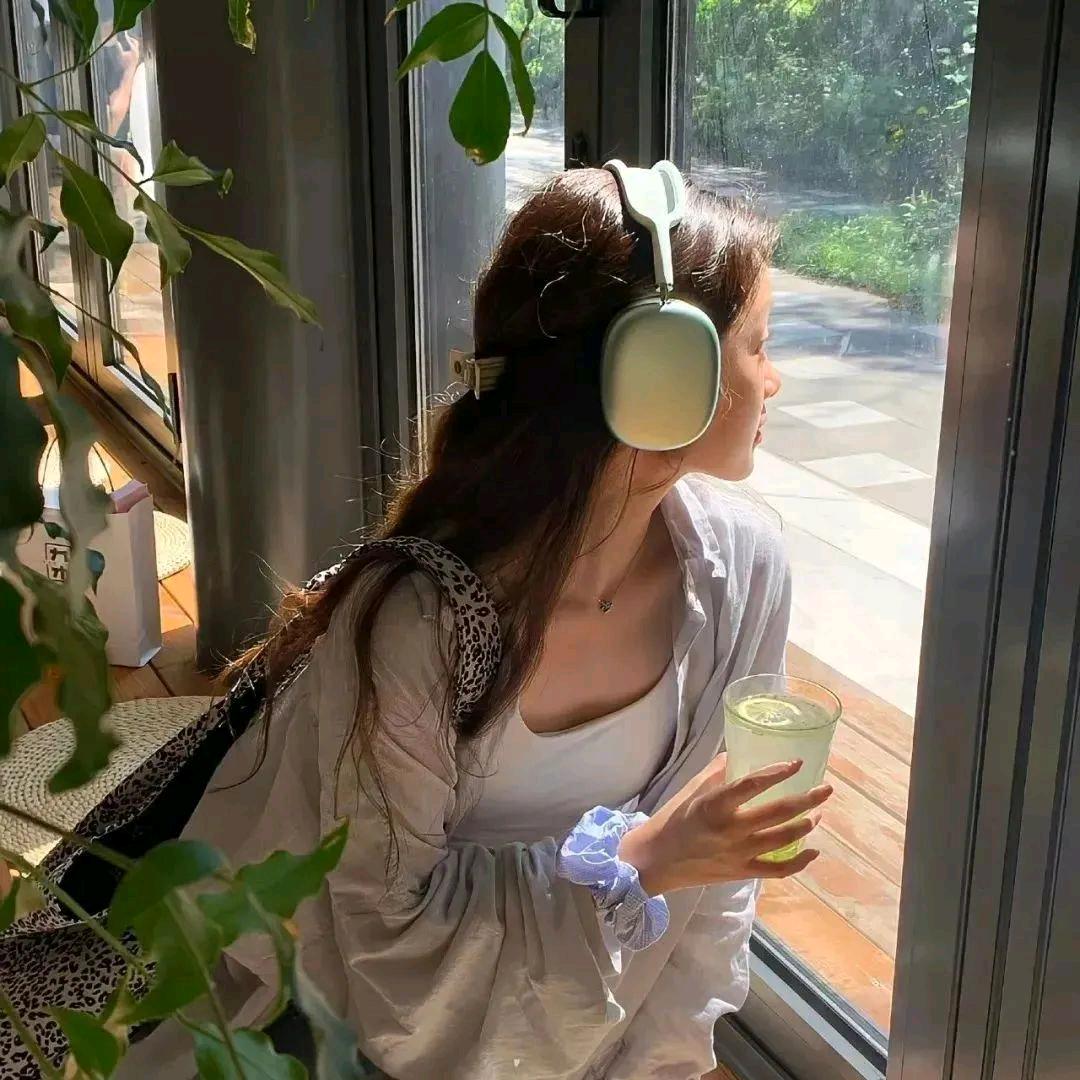 躲起来的小星星.