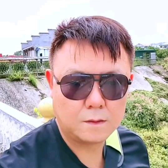 别叫我向总