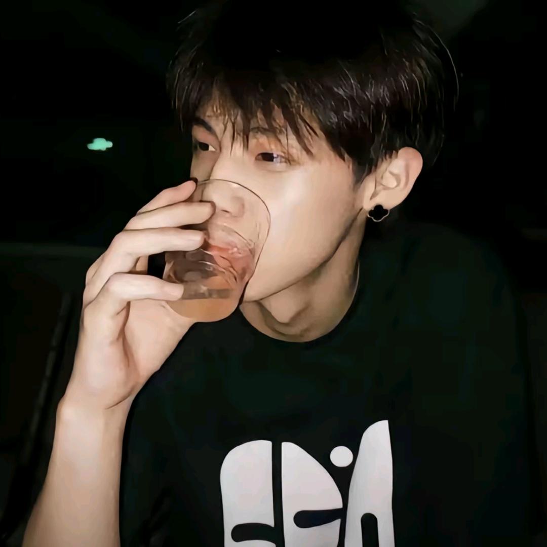 在外面当0被兄弟发现被迫每天吃78根