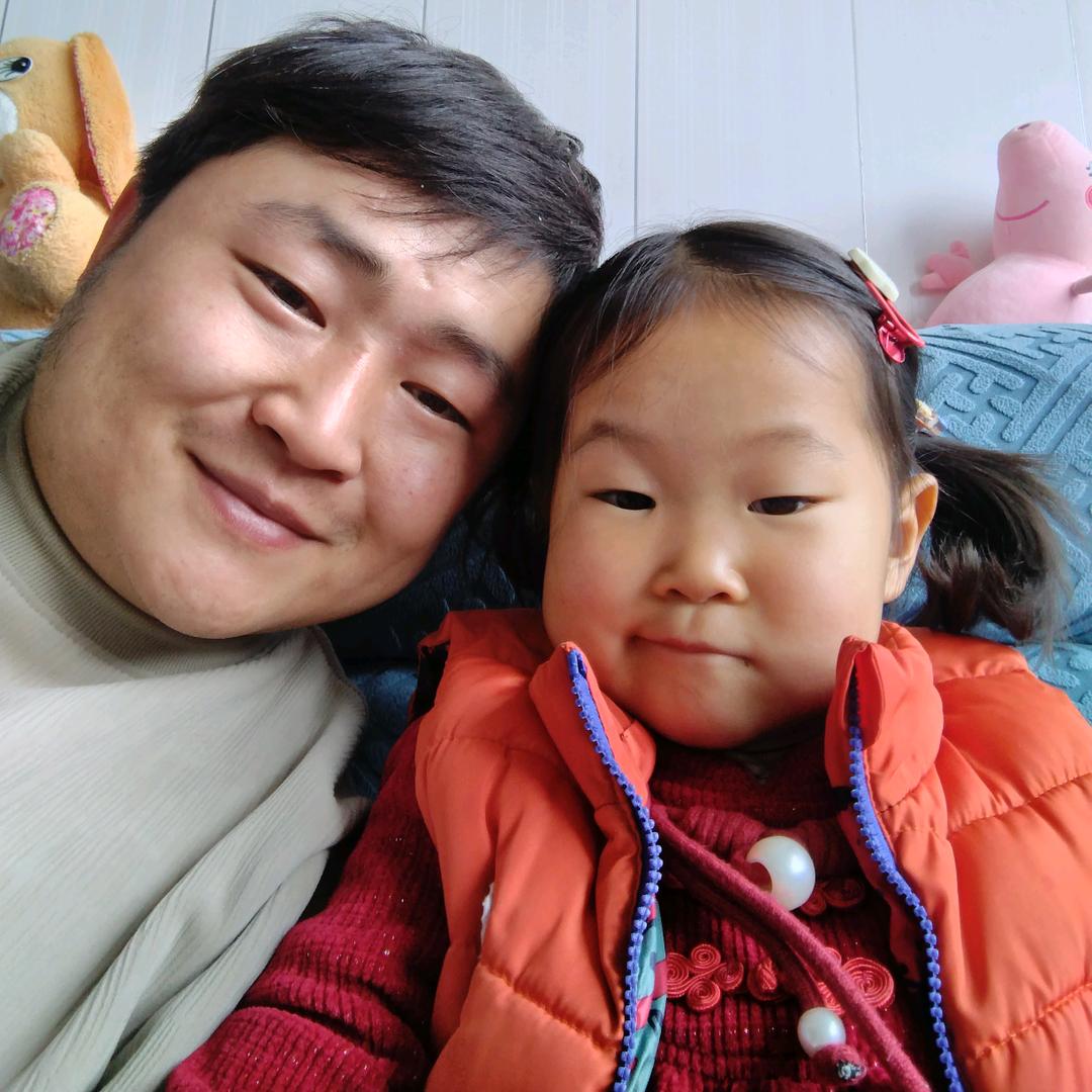 手指天脚踩地，大喊一声你是我弟。