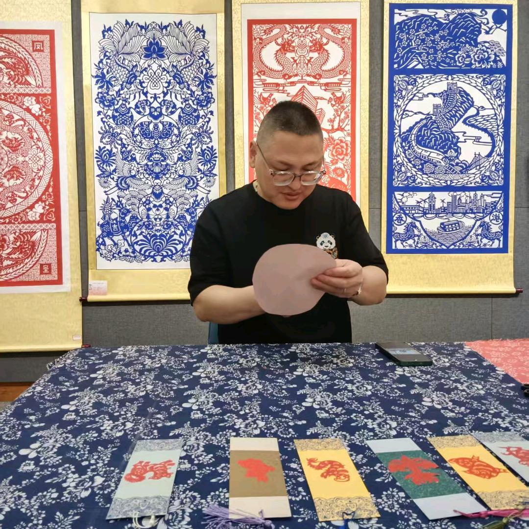 贾培智工艺品剪纸