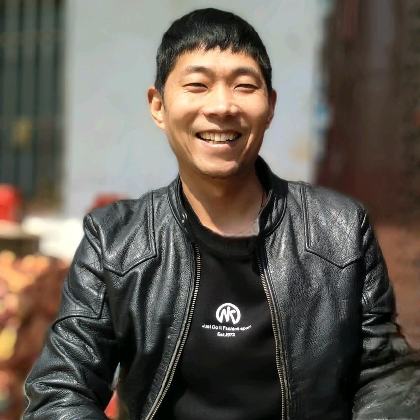 单眼皮的怪叔叔