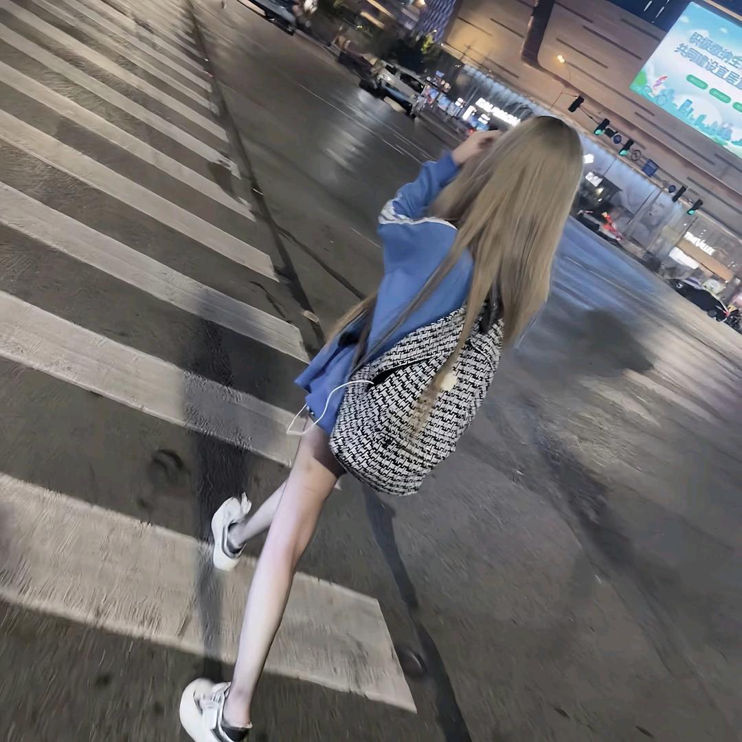 渝念蒽.