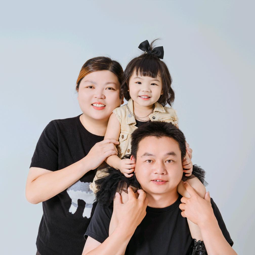 在漳州开海蛎煎的胖妹