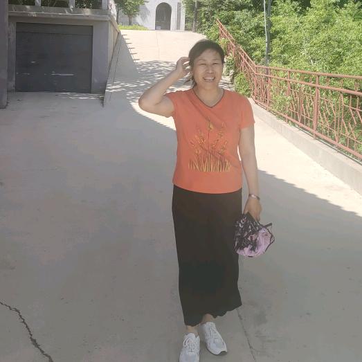 小杰（一个人带娃过）