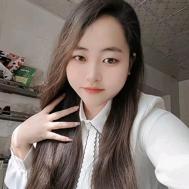 长发姑娘梨琪.