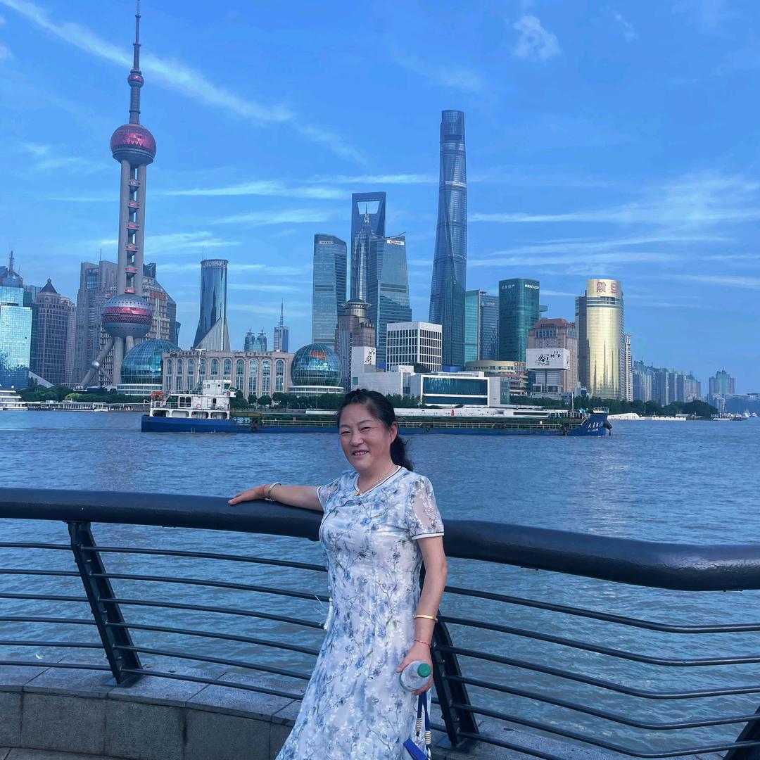 坚强的背后